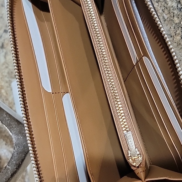 Coach LIKE NEW Long Zip Around Wallet In Signature Canvas - Picture 8 of 8